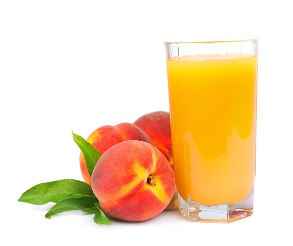 Peaches juice and sweet peaches — Stock Photo, Image