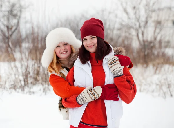 Girls in winter park — Stock Photo, Image