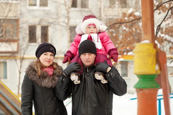Parents with toddler in winter — Stock Photo, Image