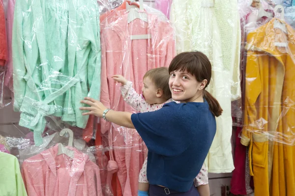 Happy mother and daughter at clothes shop — Stock Photo, Image
