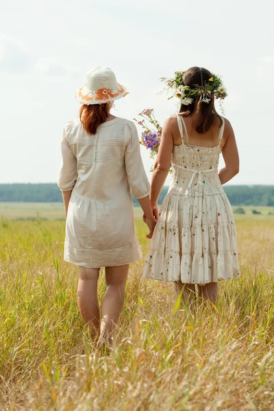 Rear view of women in summer — Stock Photo, Image