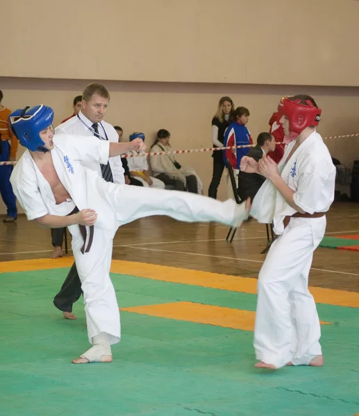 Championnat national parmi les juniors par kyokushin karaté — Photo