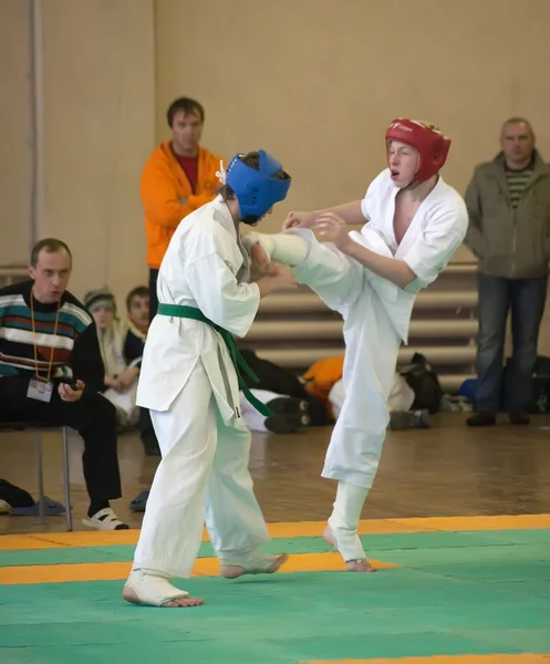 Kyokushin 공 여 후배 중 전국 대회 — 스톡 사진