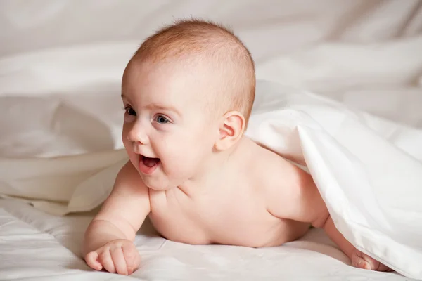 Meisje van de baby van 5 maanden oud — Stockfoto