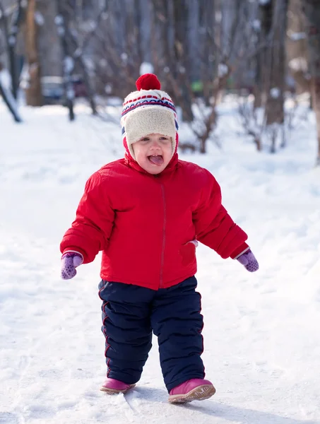 A kisgyermek boldog télen — Stock Fotó