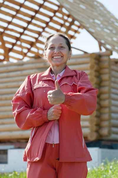 Happy woman against building residence — Stock Photo, Image