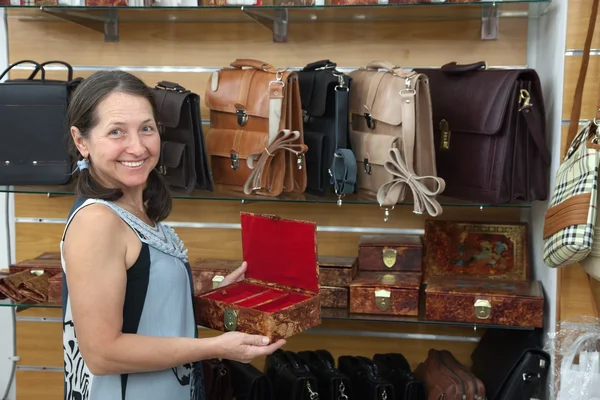 Woman chooses leather chest — Stock Photo, Image