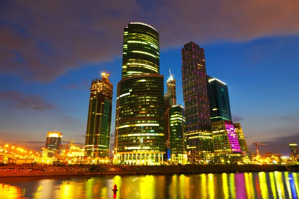 Moskva city byggnader i sommarnatt — Stockfoto