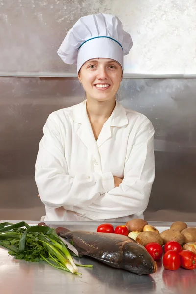 Cook woman cooking fish — Stock Photo, Image