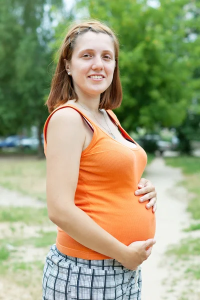 Portret van zwangerschap vrouw — Stockfoto
