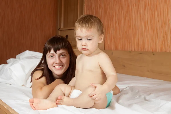 幸せな母親と彼女の赤ちゃん — ストック写真