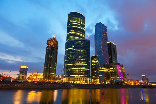 Moskva business centre i sommarmorgon — Stockfoto