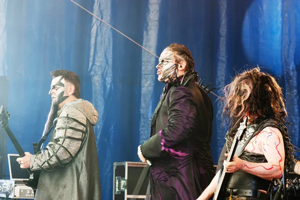Le groupe de rock "Mordor" apparaît en plein air . — Photo