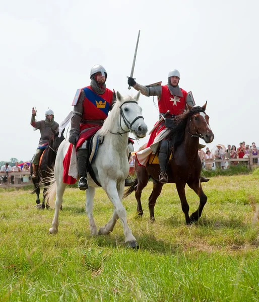 Нападение конных рыцарей — стоковое фото