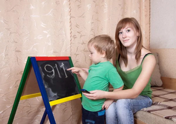Mother teaches child — Stock Photo, Image