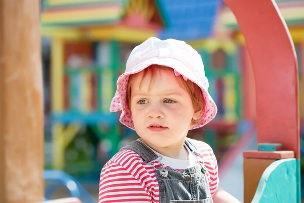 Портрет двухлетнего ребенка — стоковое фото