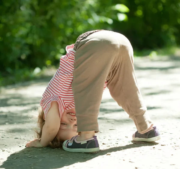 Two-year chid upside down — Stock Photo, Image
