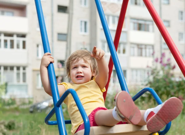 Dziecko 2 lata na swing — Zdjęcie stockowe