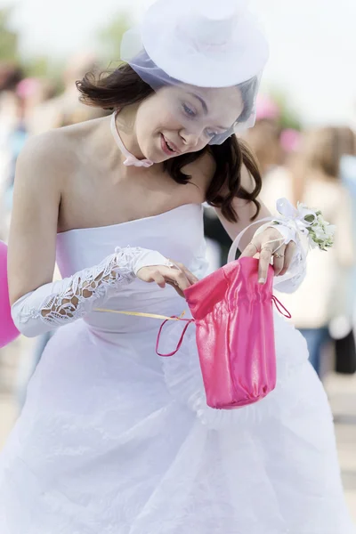 Удивил невесту — стоковое фото