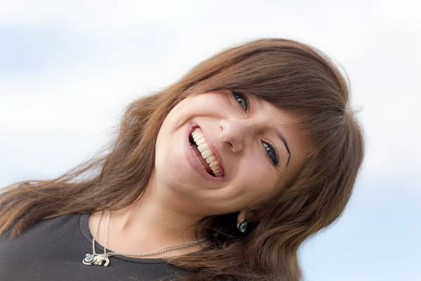 Portret van het lachende meisje — Stockfoto