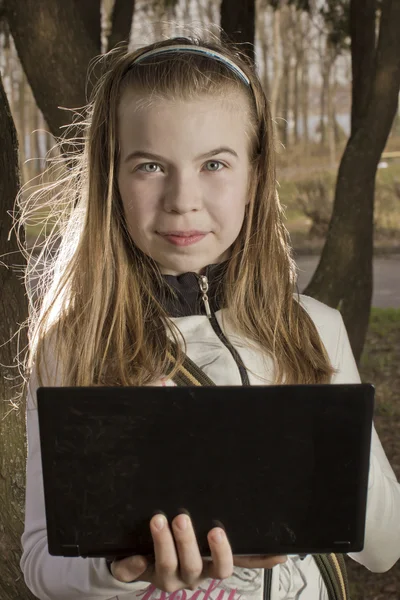 Teenager girl with laptop in park — Stock Photo, Image