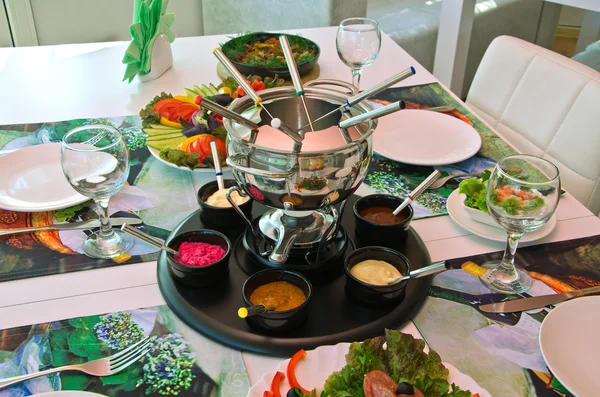 Fiesta servida con una fondue —  Fotos de Stock