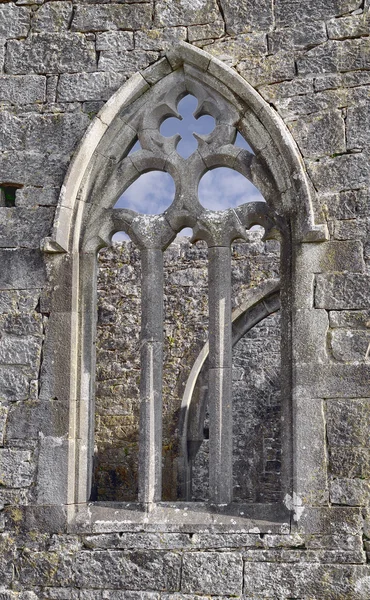 Kilmacduagh klášter, okno — Stock fotografie