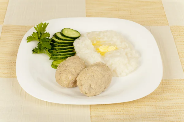 Buhar et pirzola pirinç gevreği ile — Stok fotoğraf