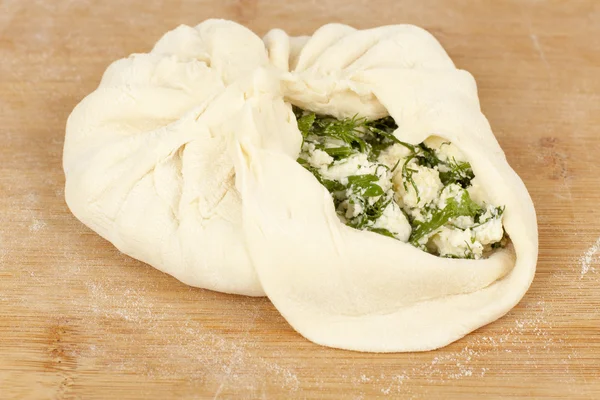 Tortilla deeg gevuld met kaas — Stockfoto