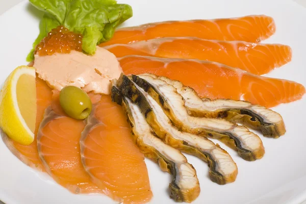 Fish platter with salmon caviar — Stock Photo, Image