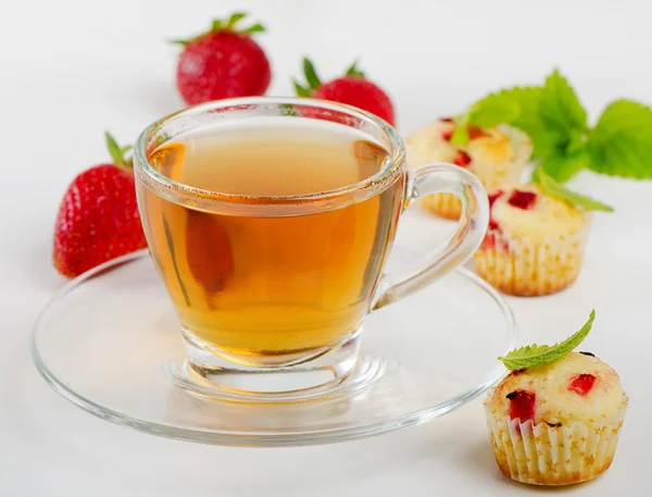 紅茶のカップとマフィン — ストック写真