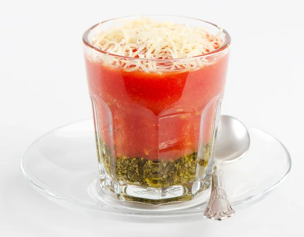 Kalte Gazpacho-Suppe im Glas — Stockfoto