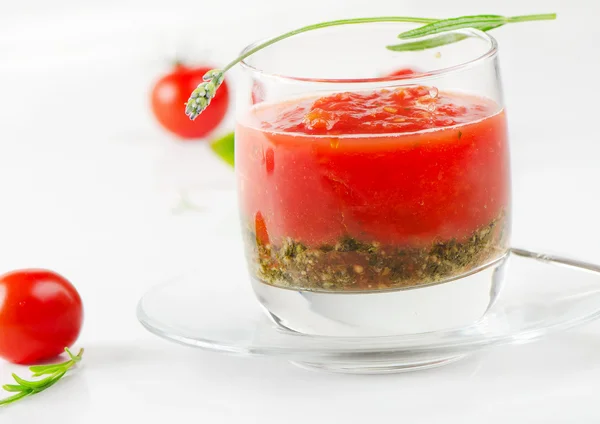 Soupe Gazpacho froide en verre — Photo