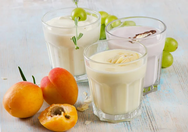 Joghurt aus frischem Obst — Stockfoto