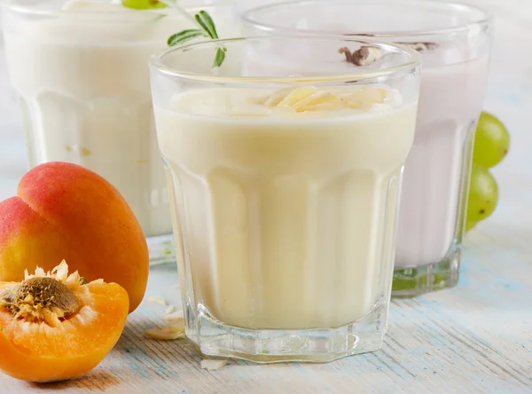 Joghurt aus frischem Obst — Stockfoto