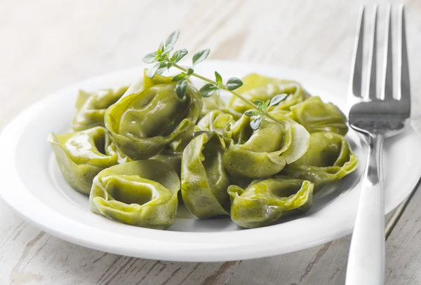 Italian healthy food - Green spinach tortellini — Stock Photo, Image