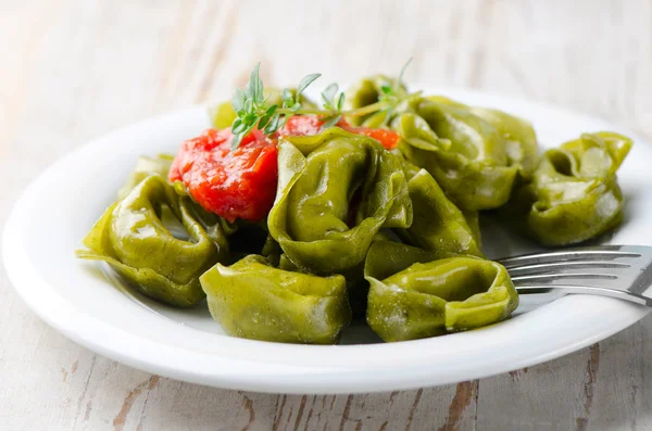 Italian healthy food - Green spinach tortellini — Stock Photo, Image