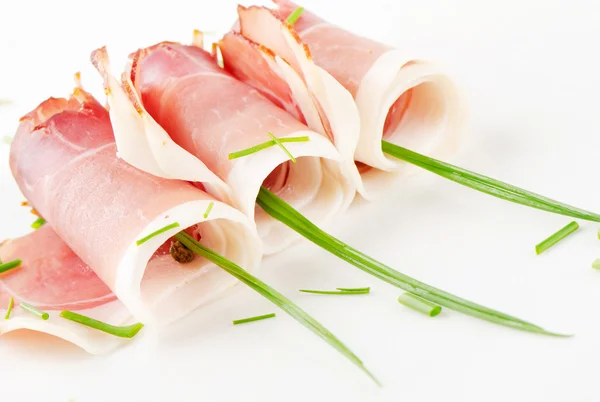 Plátky slaniny a byliny — Stock fotografie