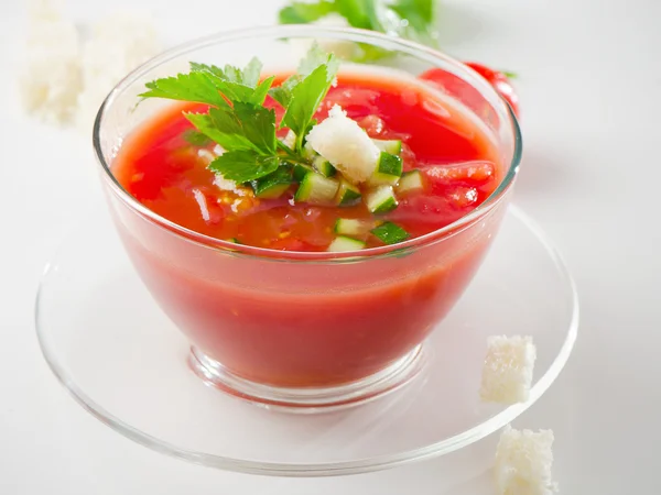 在玻璃中冷西班牙凉菜汤汤 — 图库照片