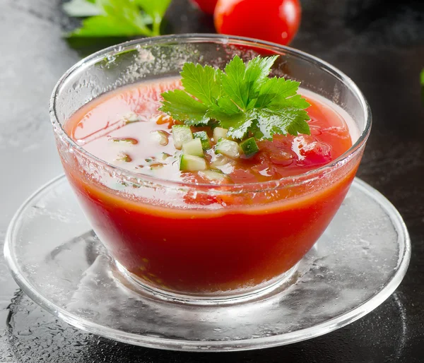 Soupe Gazpacho froide en verre — Photo