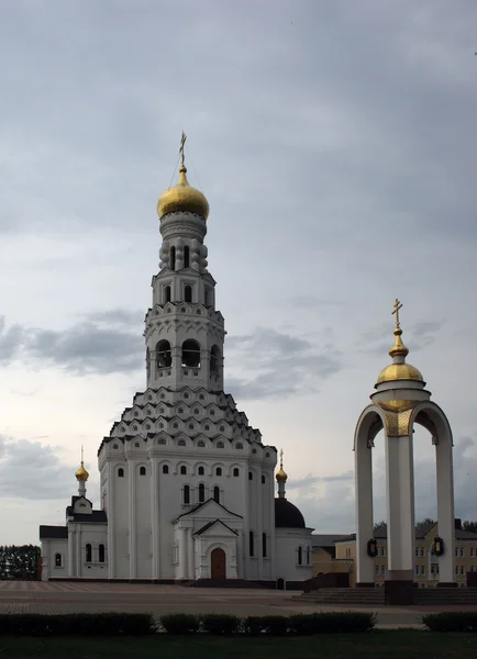 Мемориальный колокол Святого Петра и Павла в Прохоровке — стоковое фото