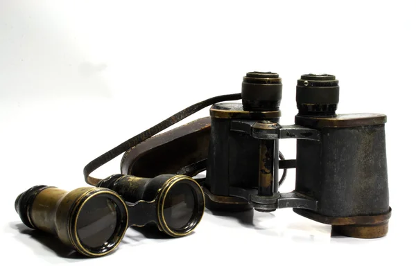 白色背景的古董双筒望远镜 — 图库照片