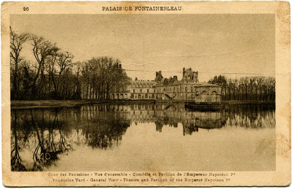 Starožitná pohlednice z Francie ukazuje palác de Fontainebleau — Stock fotografie