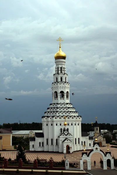 彼得和保罗大教堂在 prokhorovka — 图库照片