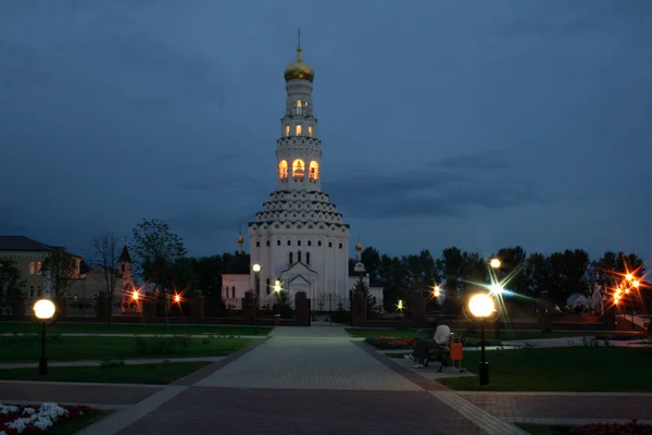 Петропавловский собор в Прохоровке вечером — стоковое фото