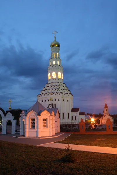 Catedral de Pedro y Pablo en Prokhorovka por la noche —  Fotos de Stock
