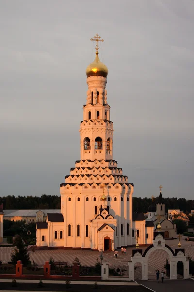 Peter og Paulus-katedralen i Prokhorovka ved solnedgang – stockfoto