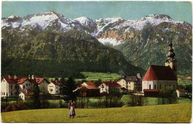 kadın bir dağ köyü zemin karşı
