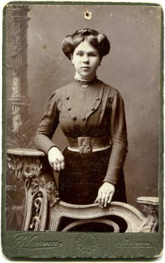 Rusya - 19 - 20 yüzyılın başlarında sonunda yaklaşık: antika bir fotoğraf gösterir kadın, lugansk, Rus İmparatorluğu, şimdi Ukrayna Rus metin: umanskiy (fotoğrafçı), lugansk