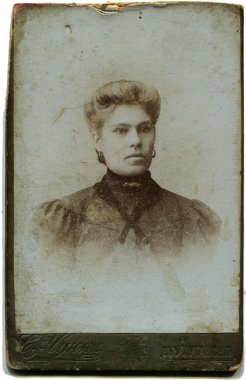 Rusya - 19 - 20 yüzyılın başlarında sonunda yaklaşık: antika bir fotoğraf gösterir kadın, lugansk, Rus İmparatorluğu, şimdi Ukrayna Rus metin: umanskiy (fotoğrafçı), lugansk
